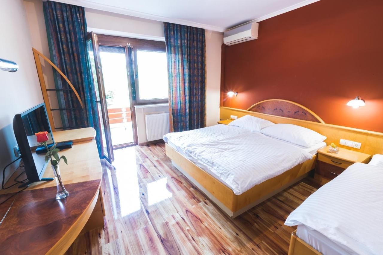 Hotel Smuk Semic Esterno foto