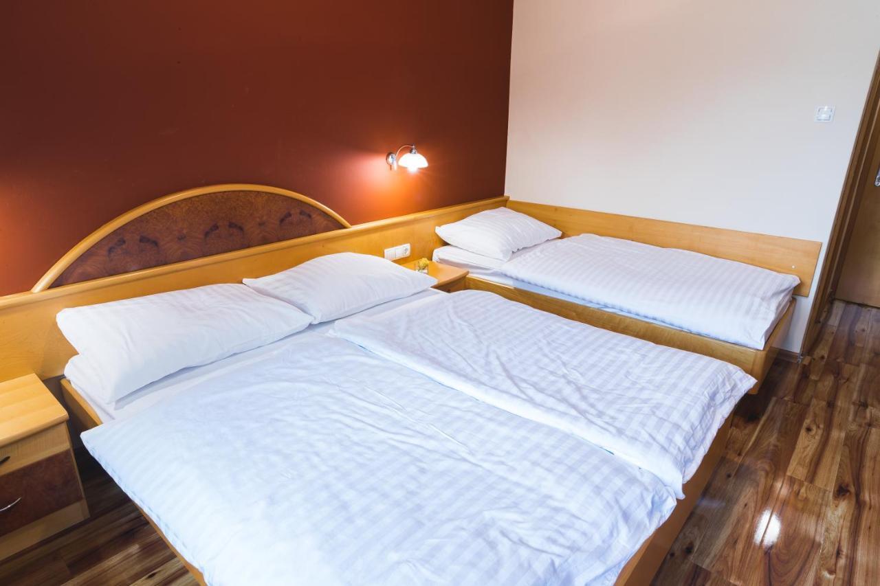 Hotel Smuk Semic Esterno foto